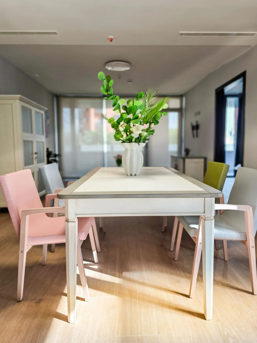 Comedores y espacios abiertos e iluminados en Vitalia Delicias