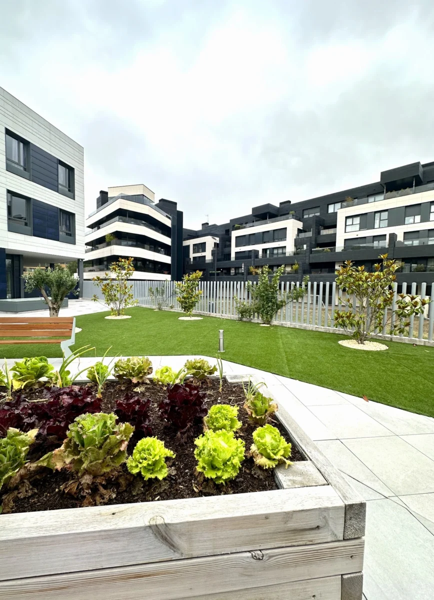 Terrazas y jardines para los ancianos en la residencia de mayores Vitalia Burgos