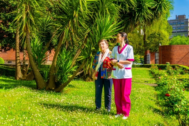 Residencia de ancianos en Bilbao _ Vitalia Santutxu _ Jardines para pasear