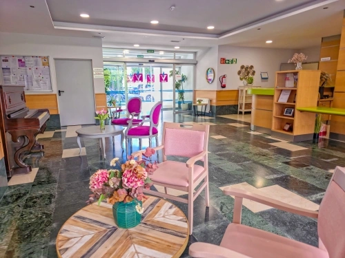 Residencia tercera edad Sevilla Vitalia Kansas _ hall