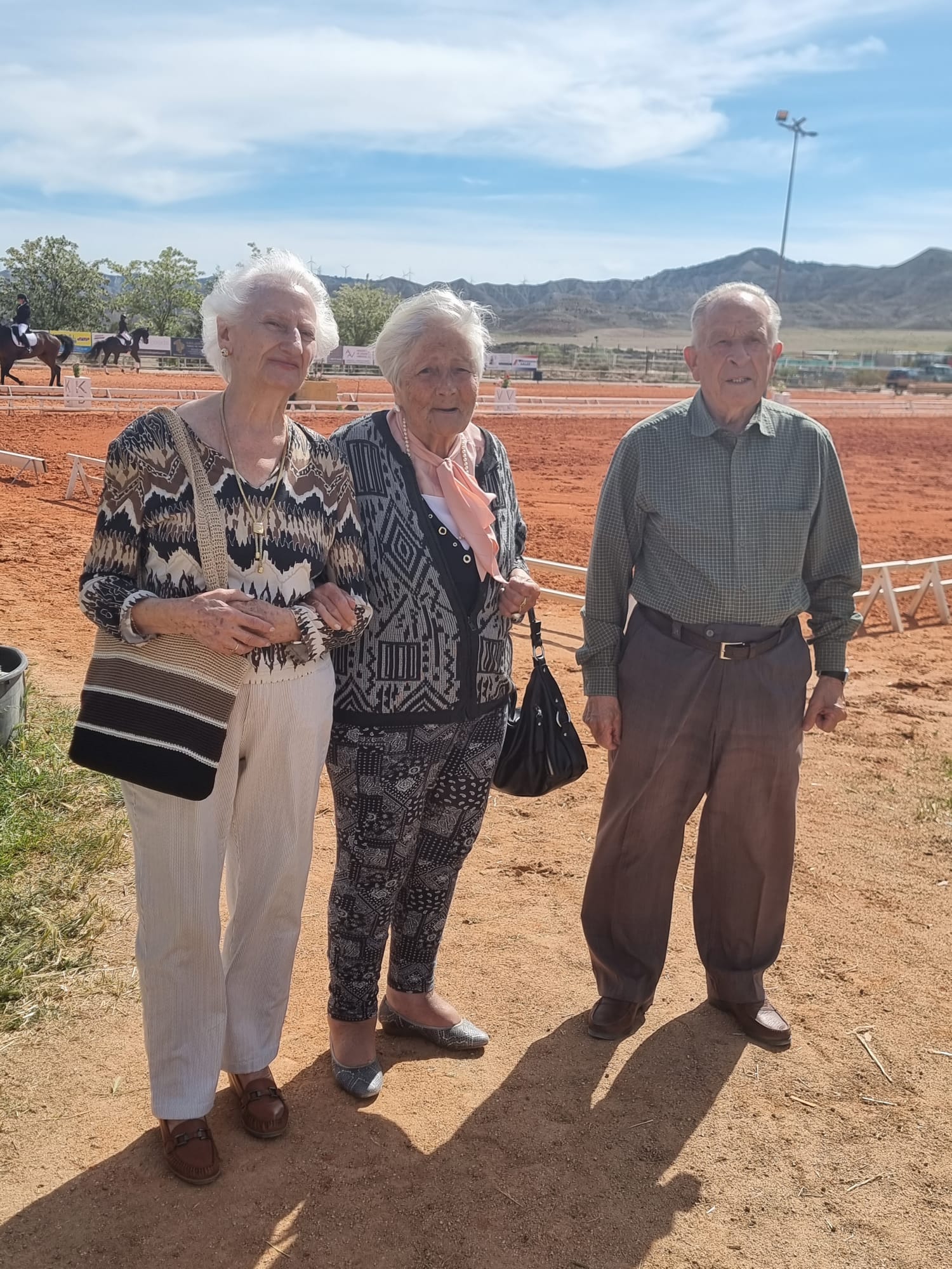 Vitalia entrega el primer premio del concurso nacional de hípica de doma clásica