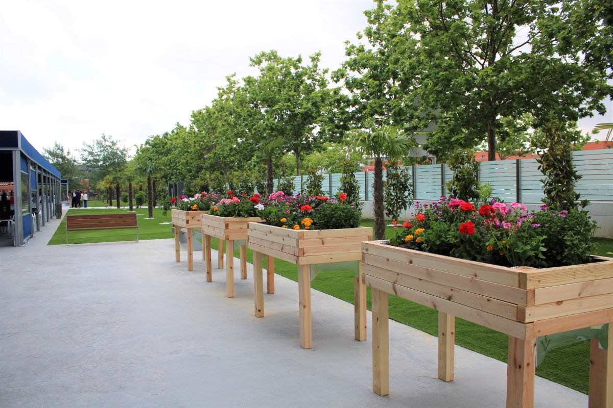 Vitalia presente en la portada de la revista Actualidad de las empresas aragonesas