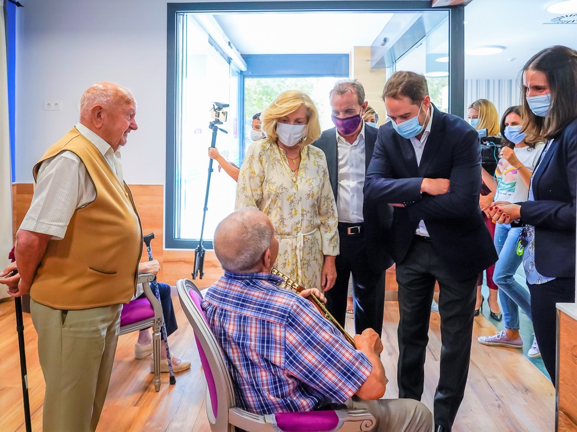 Nos visita Concepción Dancausa, consejera de Familia, Juventud y Política social de Madrid