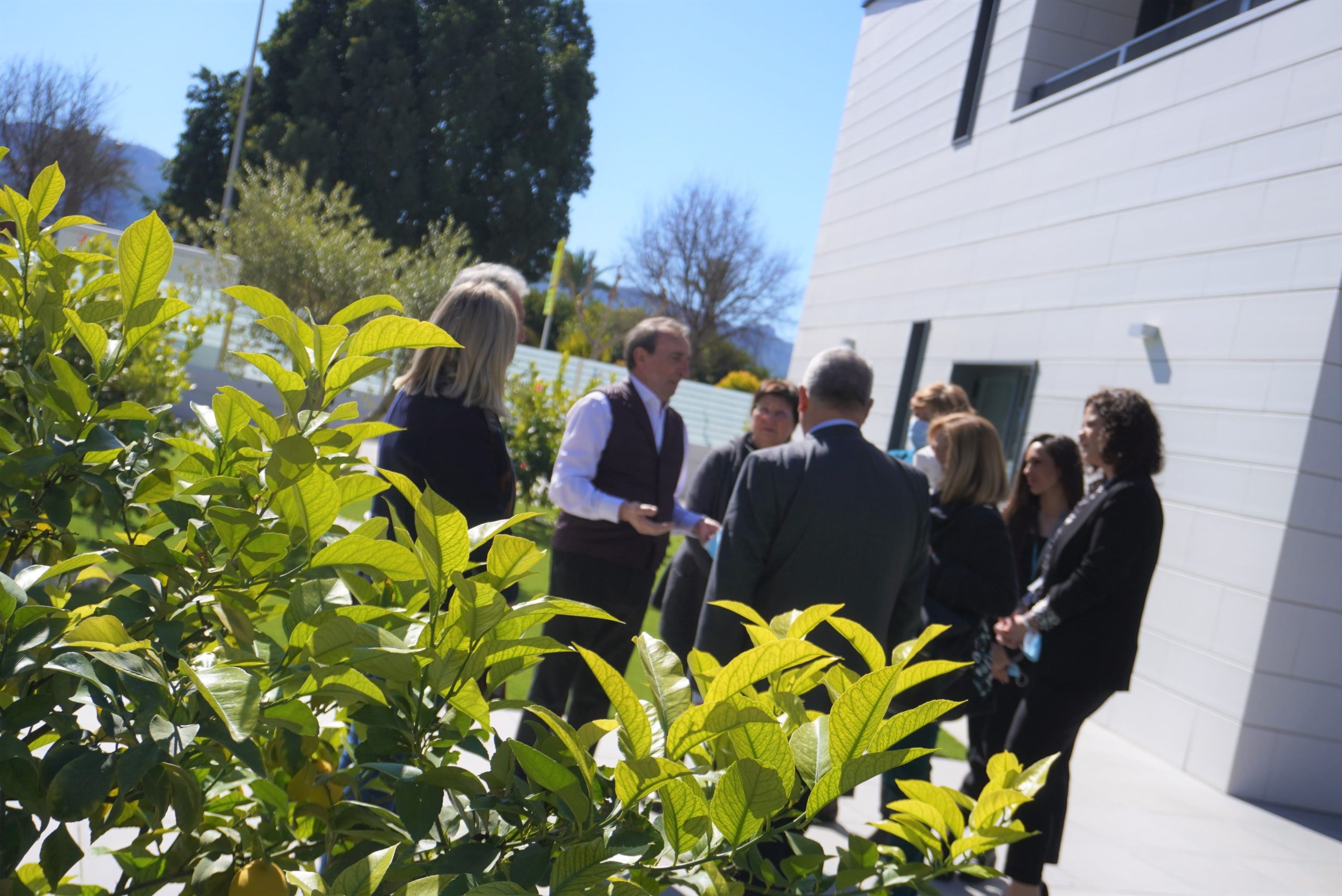 Vitalia Murcia recibe la visita de las instituciones autonómicas y locales para conocer en persona el innovador modelo residencial para mayores del grupo Vitalia