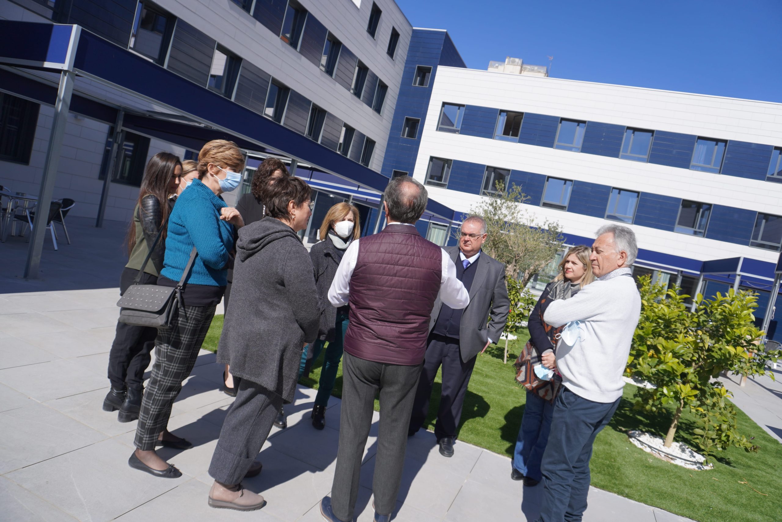 Vitalia Murcia recibe la visita de las instituciones autonómicas y locales para conocer en persona el innovador modelo residencial para mayores del grupo Vitalia