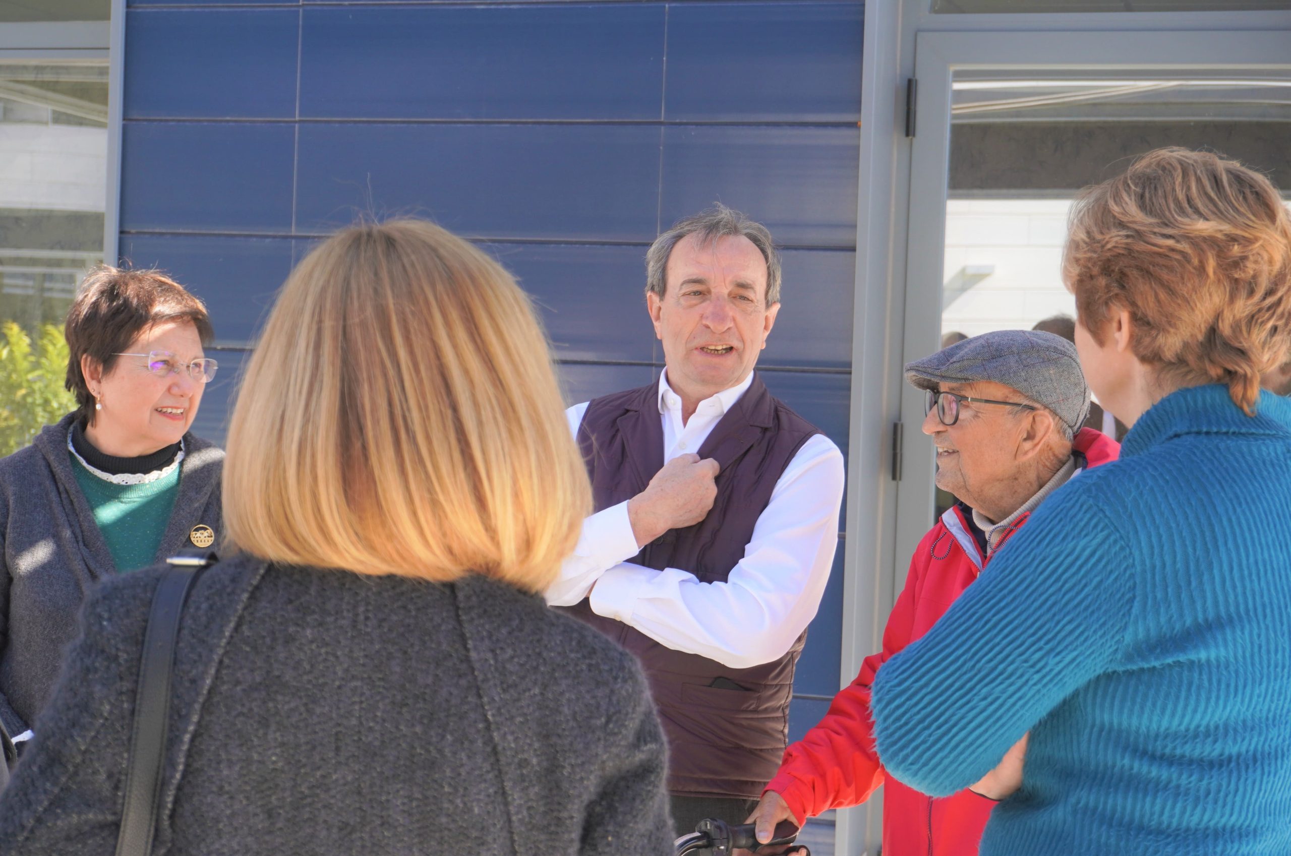 Vitalia Murcia recibe la visita de las instituciones autonómicas y locales para conocer en persona el innovador modelo residencial para mayores del grupo Vitalia