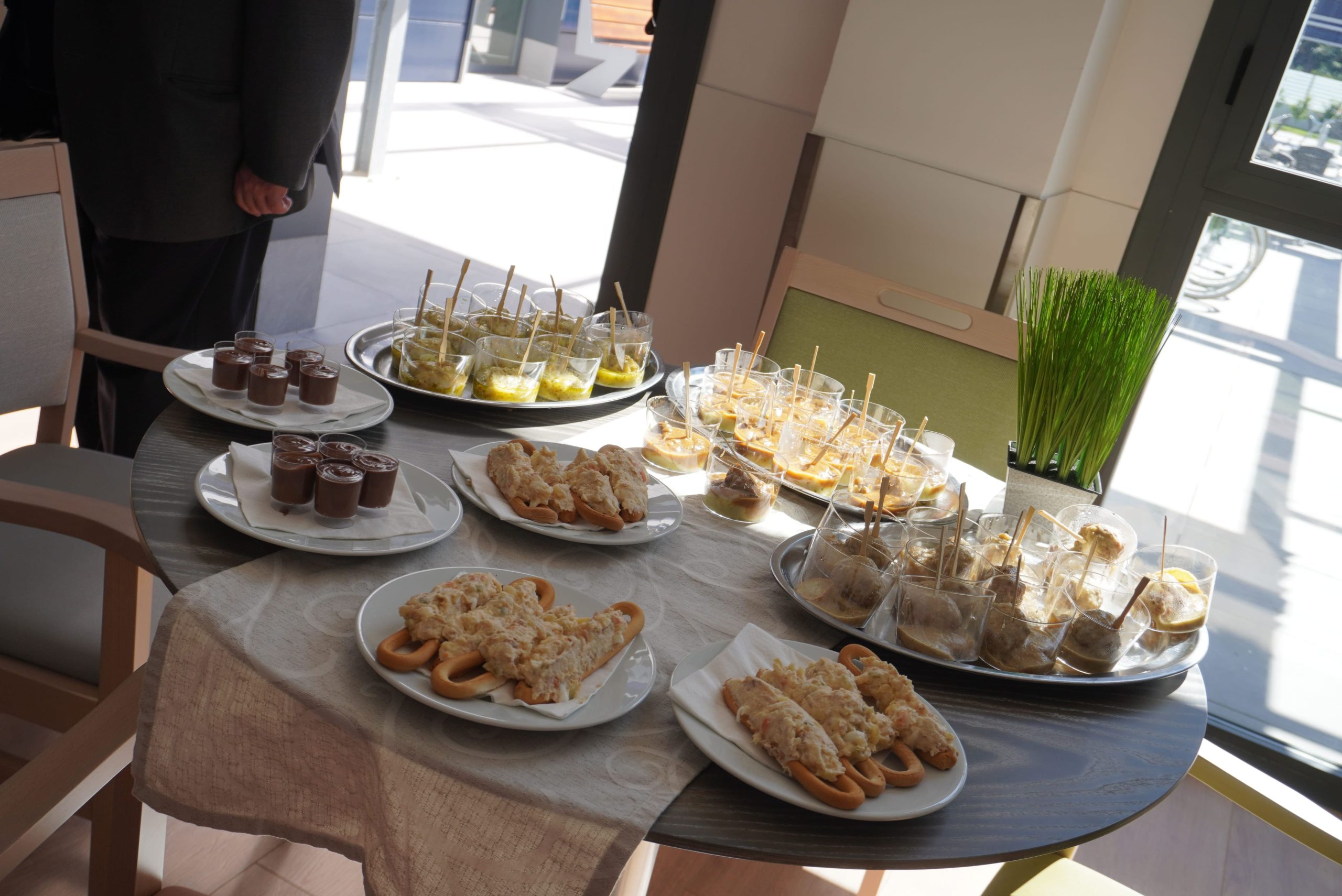 Vitalia Murcia recibe la visita de las instituciones autonómicas y locales para conocer en persona el innovador modelo residencial para mayores del grupo Vitalia