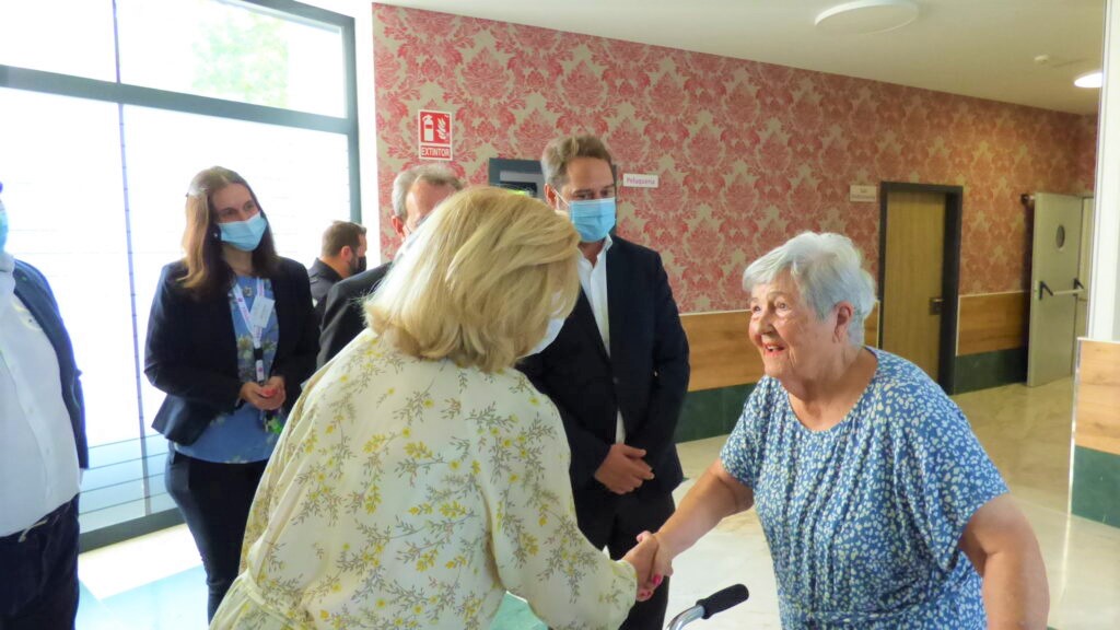 Nos visita Concepción Dancausa, consejera de Familia, Juventud y Política social de Madrid