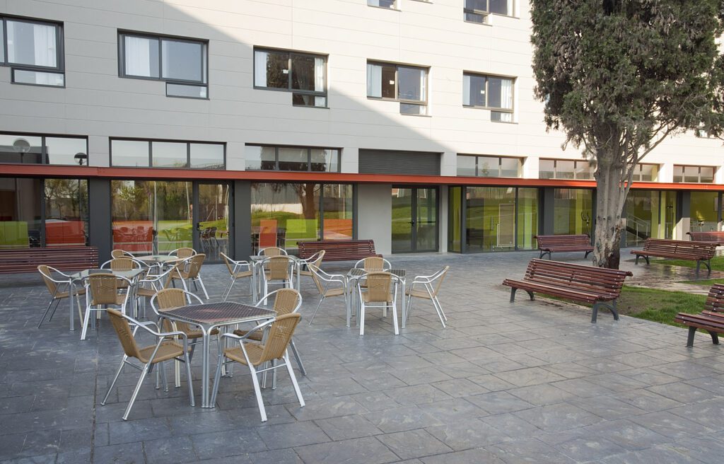 Vitalia promueve la colaboración con centros hospitalarios para que los residentes reciban atenciones de sus geriatras en e propio centro