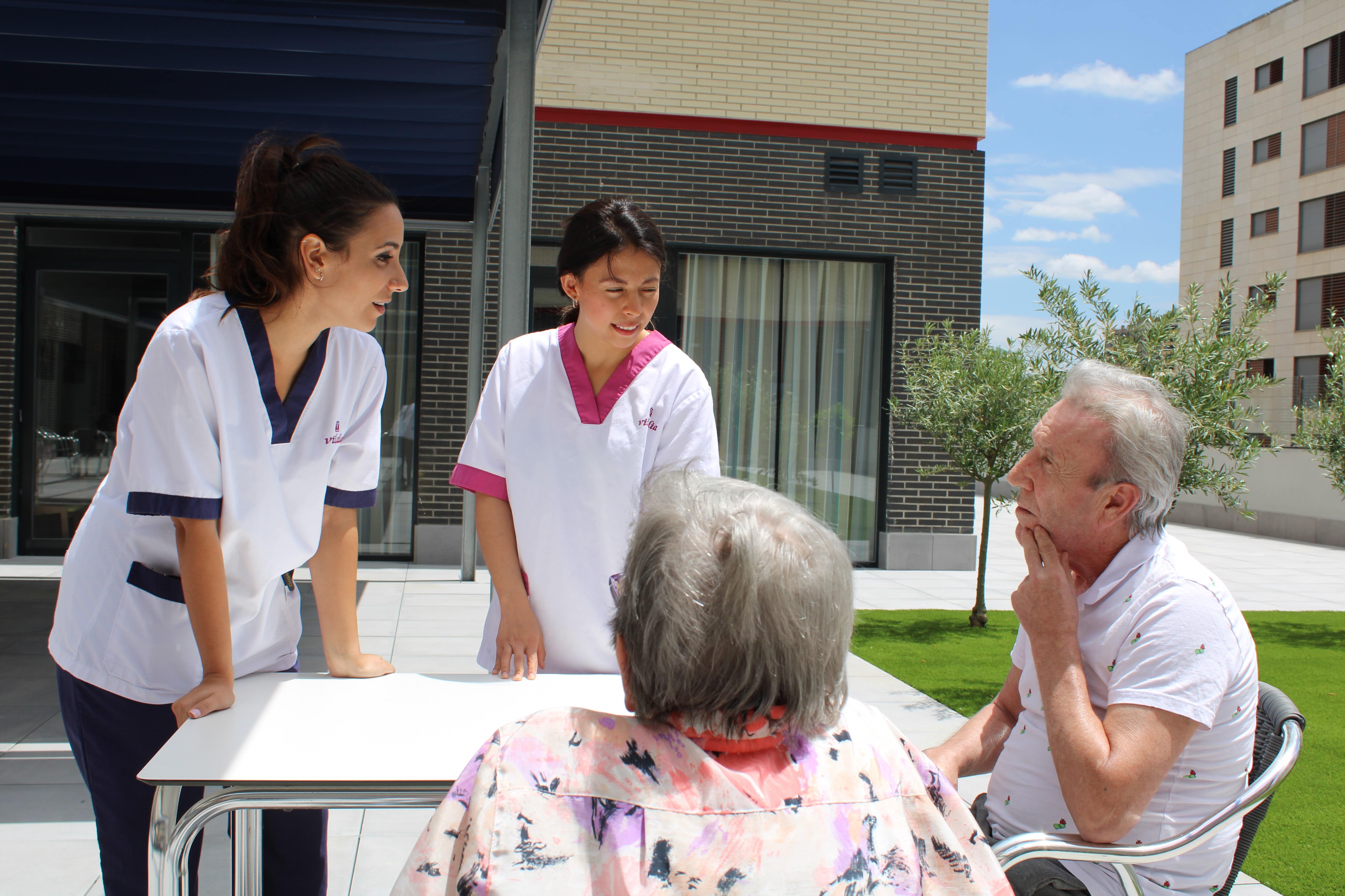 Amplias y luminosas terrazas y zonas verdes en vitalia moratalaz