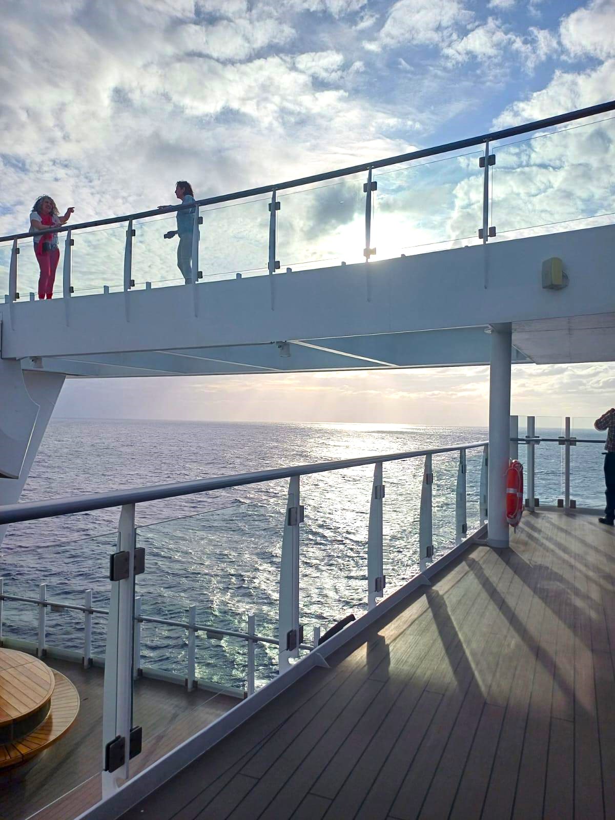 ¡Los primeros 40 pasajeros de Vitalia ya han comenzado su emocionante travesía por el Mediterráneo!