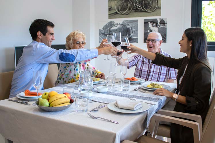 Vitalia celebra los cumpleaños de sus residentes en sus comedores familiares privados