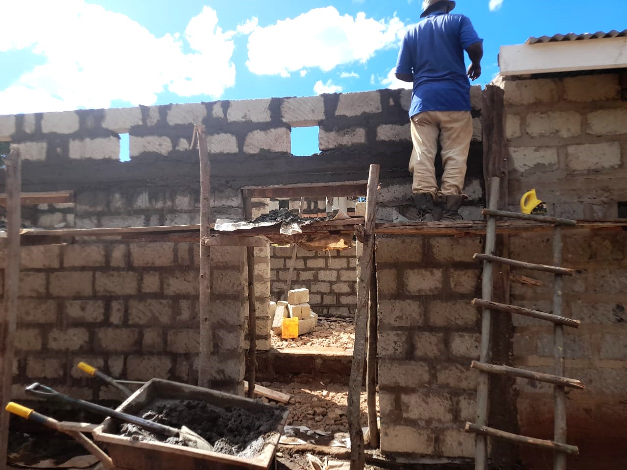 Fundación Vitalia construye un horno de pan en Kithunthi, Kenia