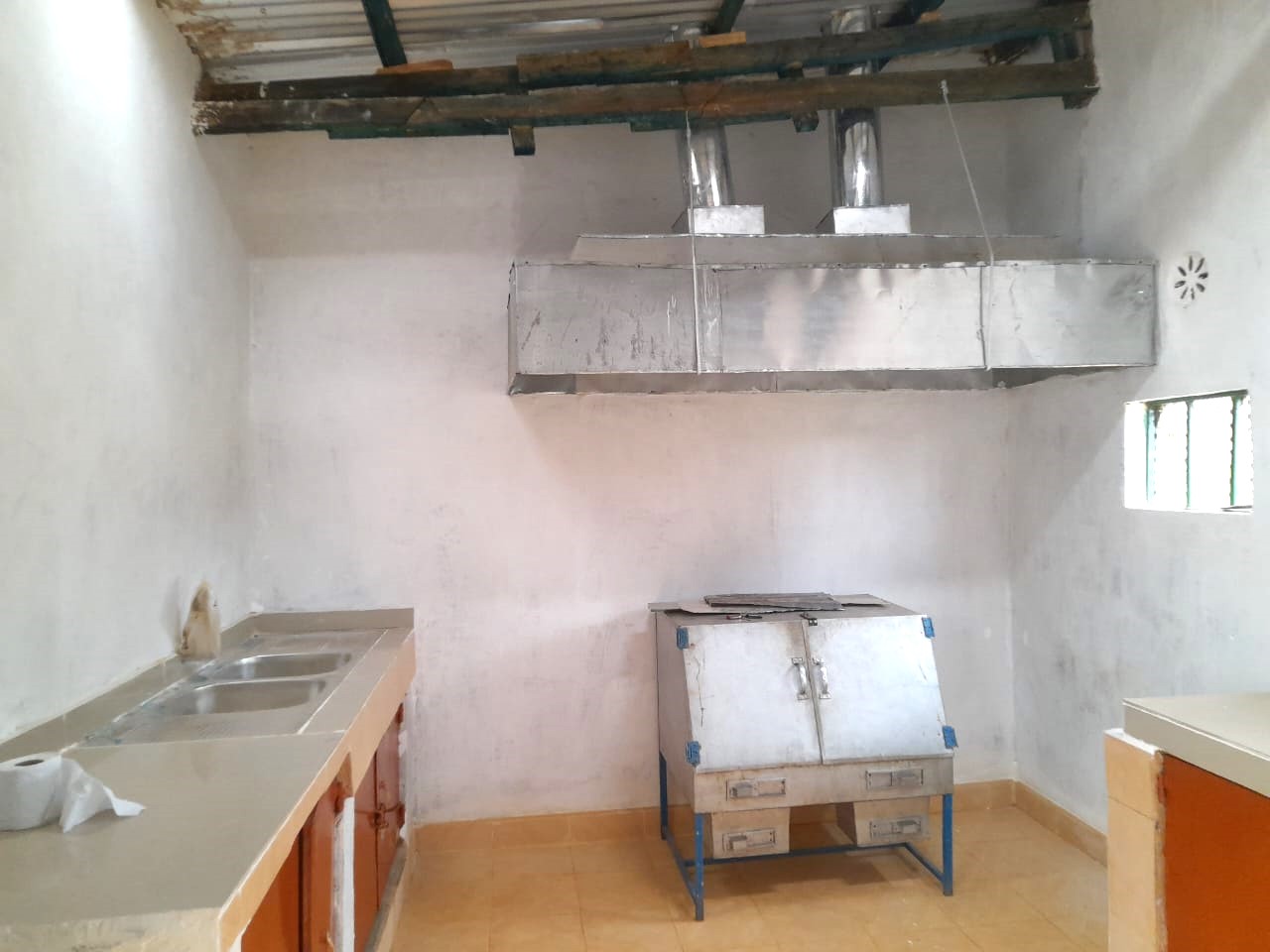 Fundación Vitalia construye un horno de pan en Kithunthi, Kenia