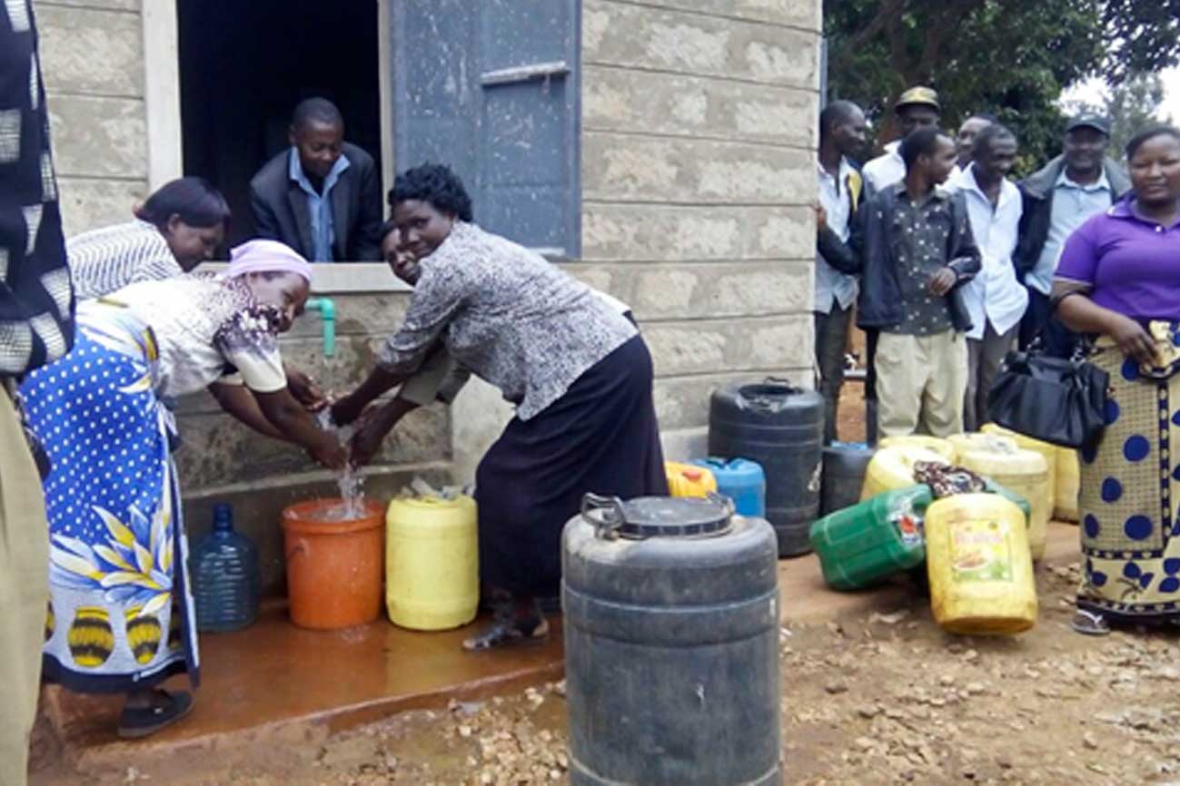 Fundación Vitalia financia una instalación fotovoltaica en Kithunthi (Kenia), para la extracción de agua para consumo y regadío