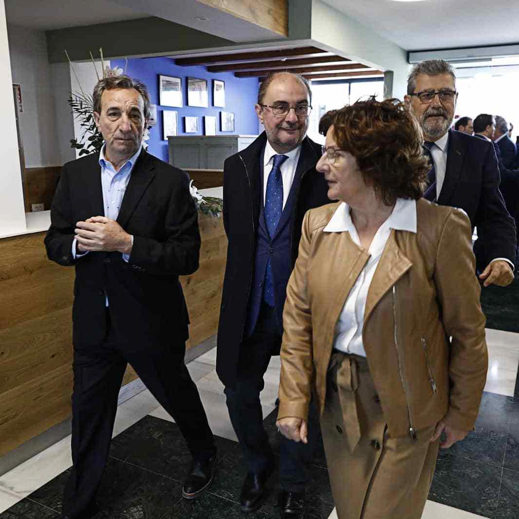 Javier Lambán, presidente del gobierno de Aragón, el rector de la universidad de zaragoza, José Antonio Mayoral, y diversas autoridades y entidades participan en la presentación de Vitalia Expo