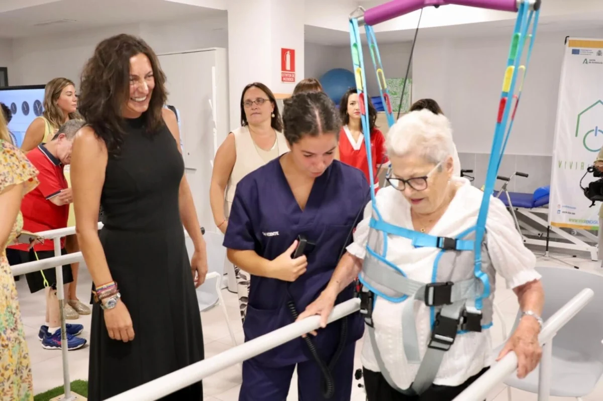 Loles López Gabarro visita Vitalia Teatinos, la Residencia más Tecnificada de Andalucía