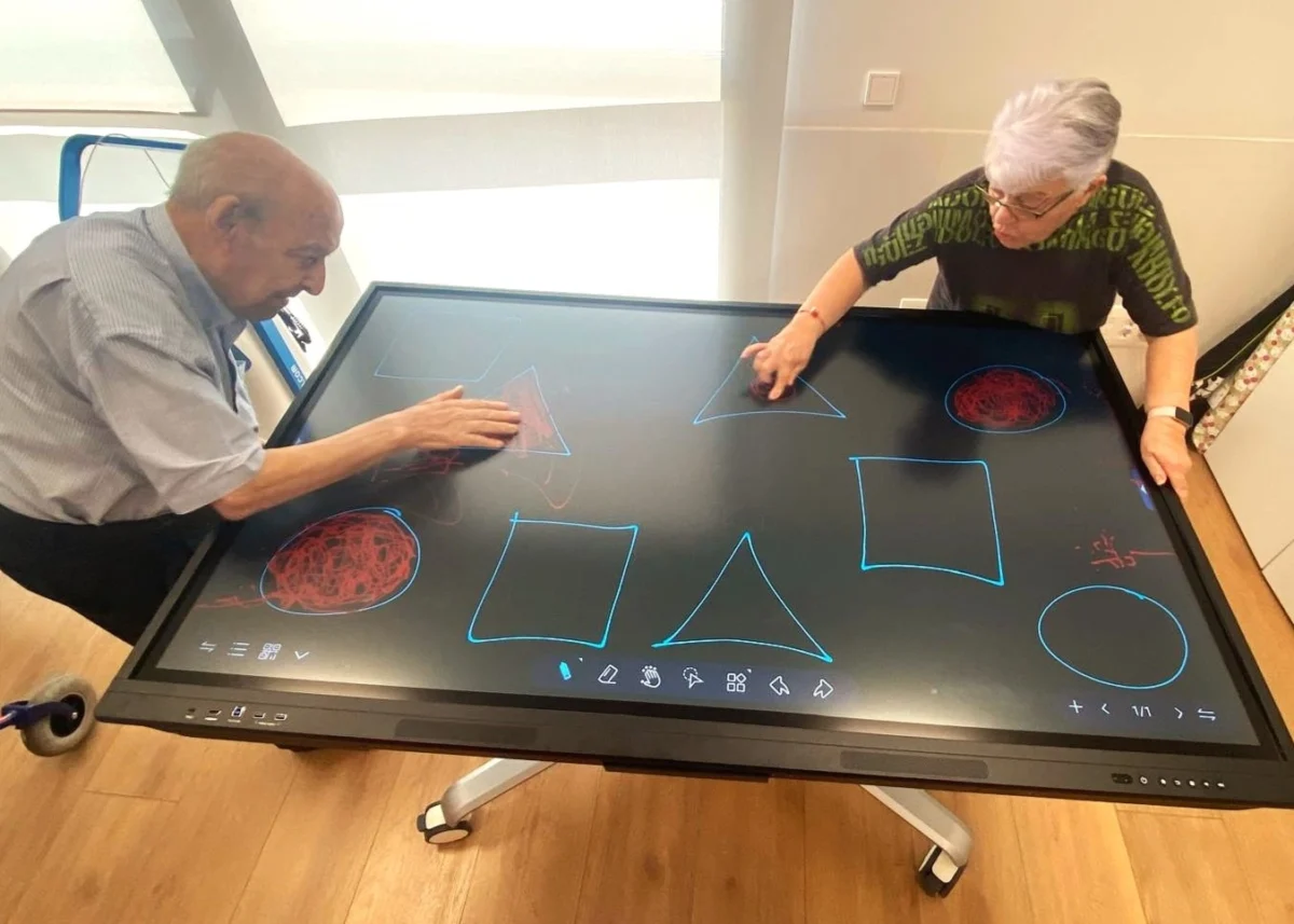 Las Unidades de Terapias Intensivas de Vitalia han introducido pantallas interactivas de gran tamaño como una nueva herramienta en los procesos de Neurorrehabilitación