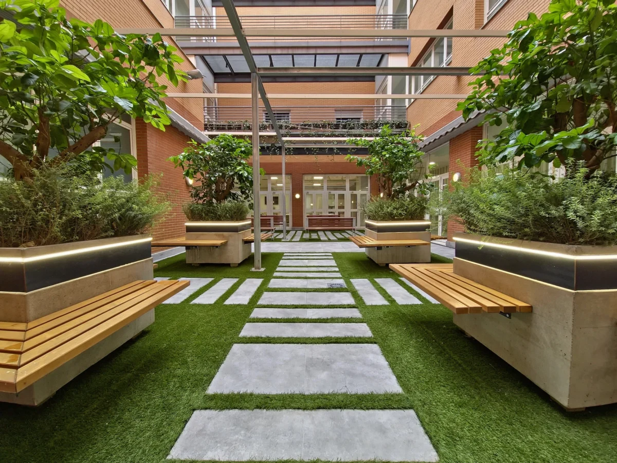 Zonas verdes en residencia de mayores de la comunidad de madrid