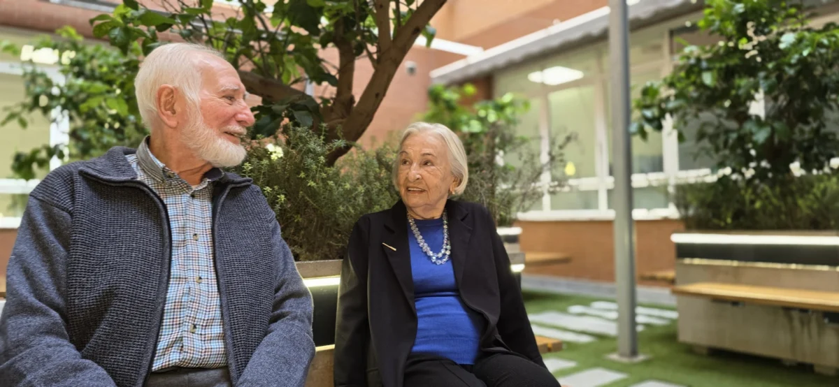 disfruta de terrazas en la residencia de mayores vitalia parla en madrid