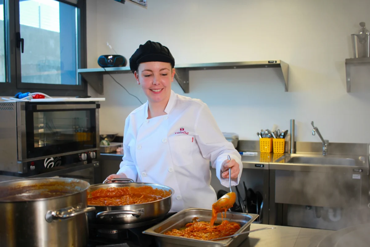 ¡Ayúdanos a bautizar las nuevas "Casas" de Vitalia Gandía y disfruta de una deliciosa comida para dos en El Telero! ¡Tu creatividad tiene premio!