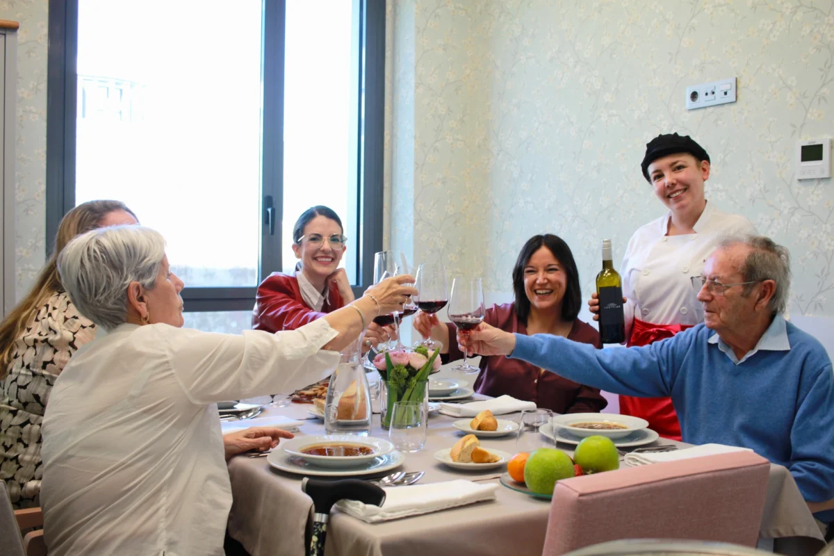 ¡Ayúdanos a bautizar las nuevas "Casas" de Vitalia Gandía y disfruta de una deliciosa comida para dos en El Telero! ¡Tu creatividad tiene premio!