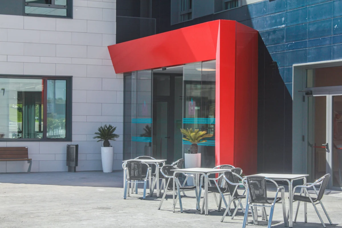 Residencia de mayores Vitalia Majadahonda con terraza