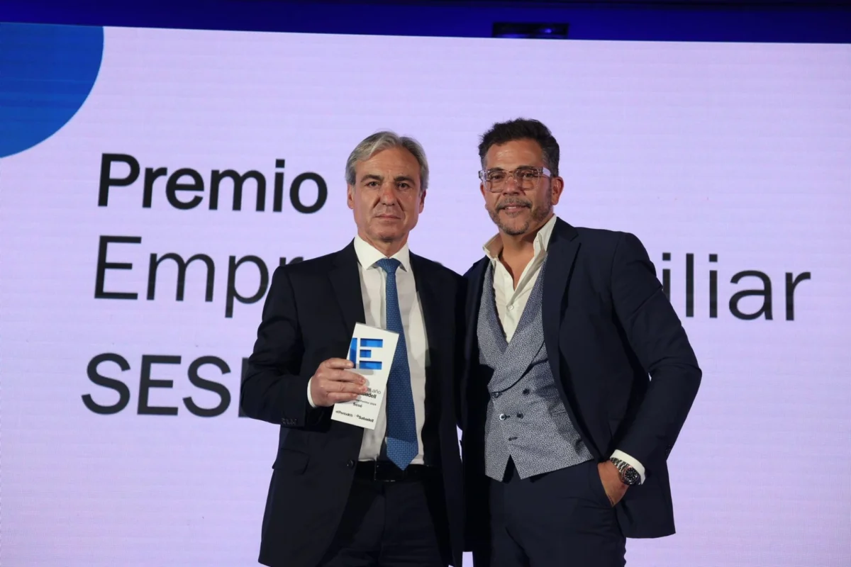 Grupo Vitalia galardón al mayor impacto social en los premios empresa del año