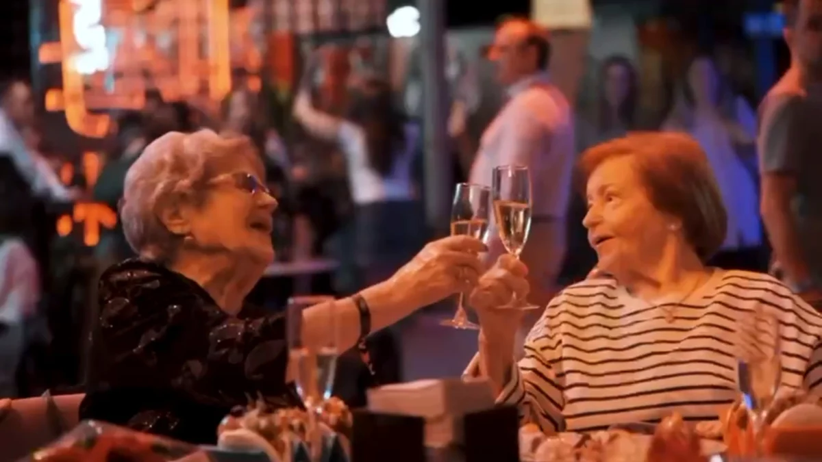 ¡Sorpresa de cumpleaños inolvidable para María (94) y Ángeles (101) en WAH Show!