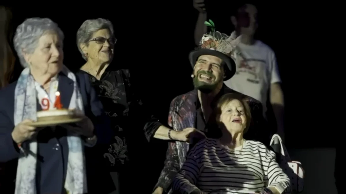 ¡Sorpresa de cumpleaños inolvidable para María (94) y Ángeles (101) en WAH Show!