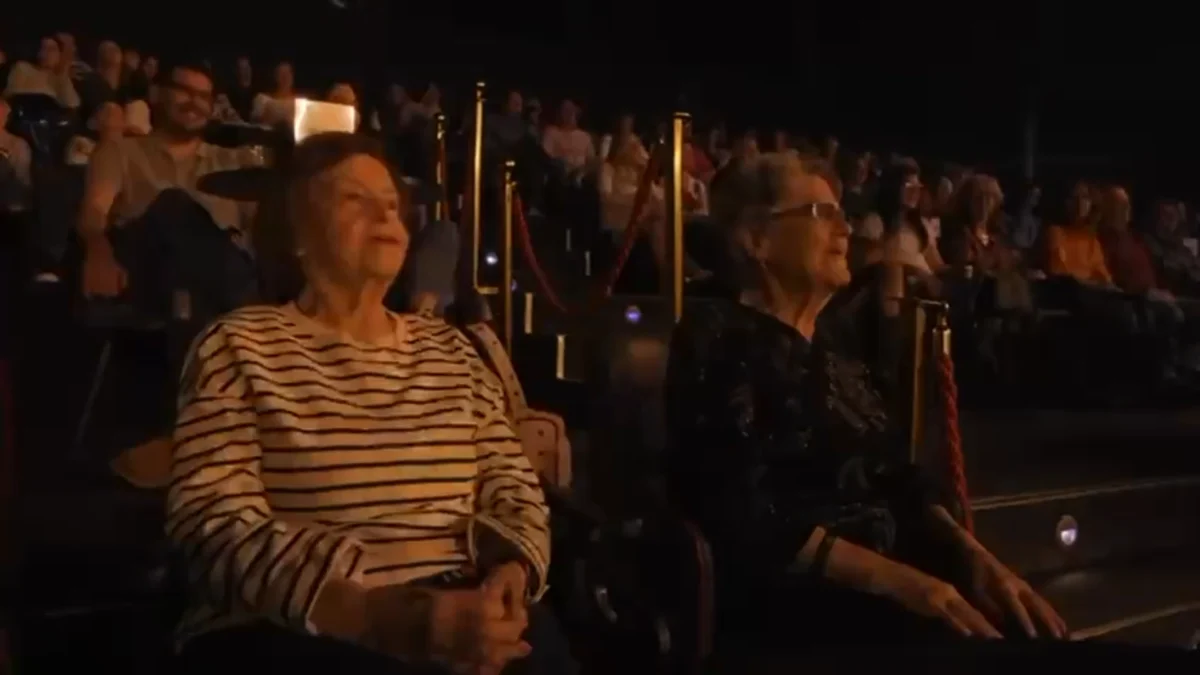 ¡Sorpresa de cumpleaños inolvidable para María (94) y Ángeles (101) en WAH Show!