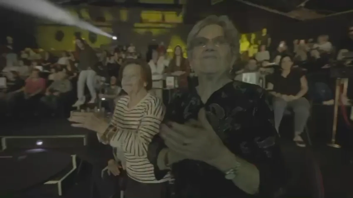 ¡Sorpresa de cumpleaños inolvidable para María (94) y Ángeles (101) en WAH Show!