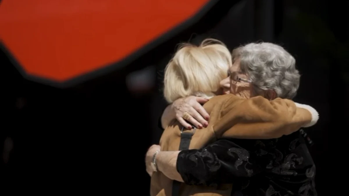 ¡Sorpresa de cumpleaños inolvidable para María (94) y Ángeles (101) en WAH Show!