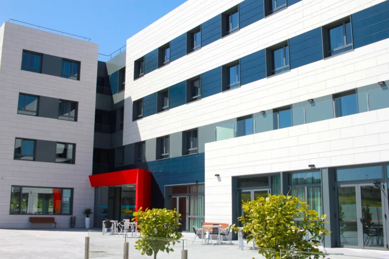 Vitalia Majadahonda abre sus puertas en un acto inaugural, un nuevo estándar en el cuidado de mayores