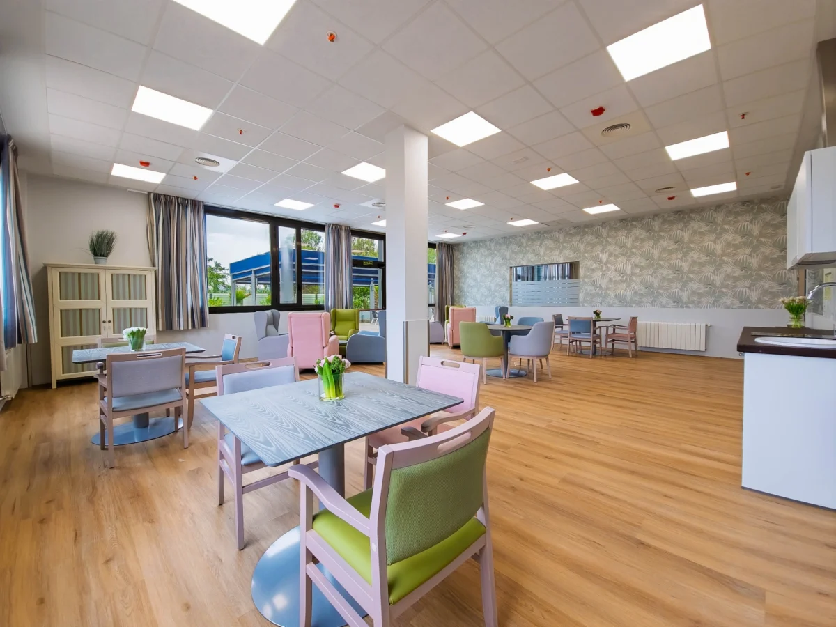 ¡Puerta abiertas de Vitalia Rubí, el nuevo referente en cuidado de la tercera edad en Barcelona!