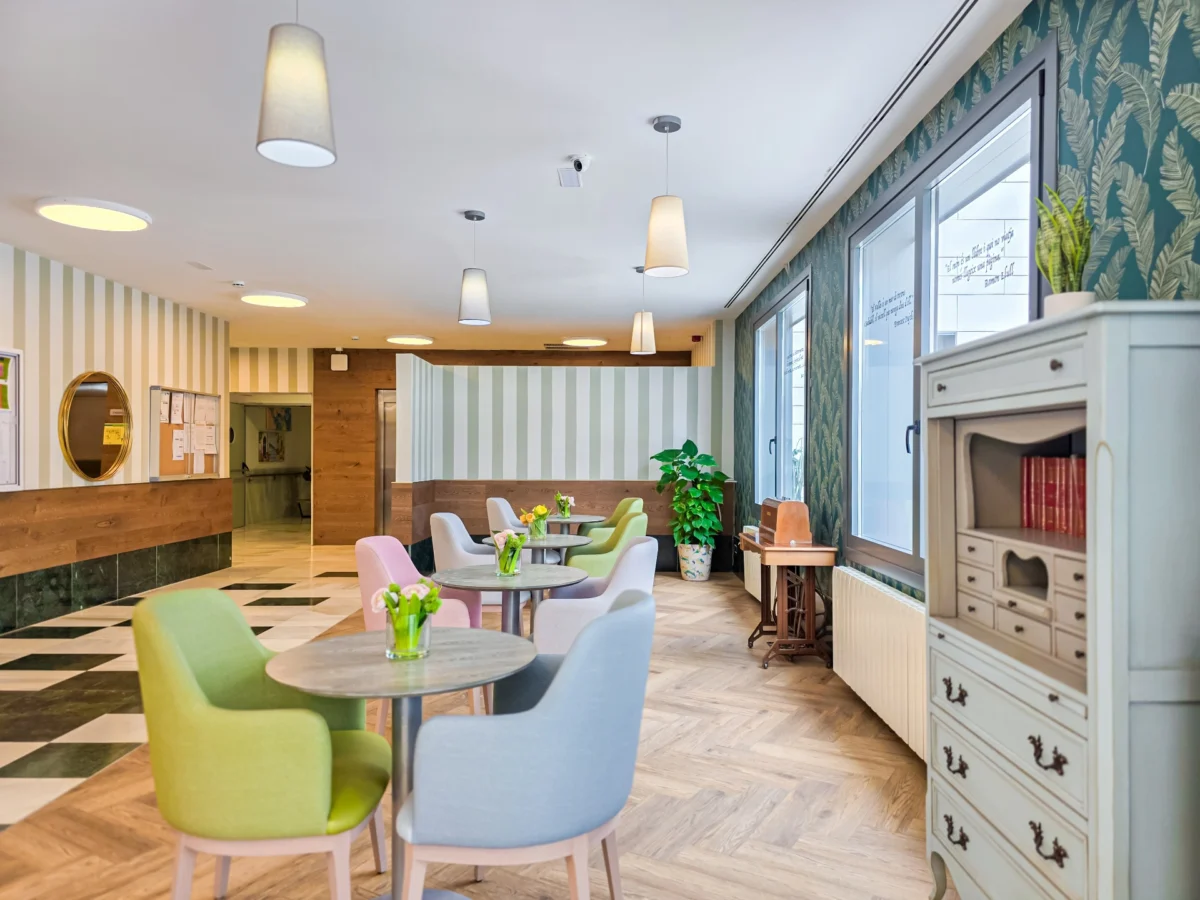 ¡Este verano, vive la tranquilidad en Vitalia Sabadell! ☀️ Tu centro ideal para mayores en Barcelona