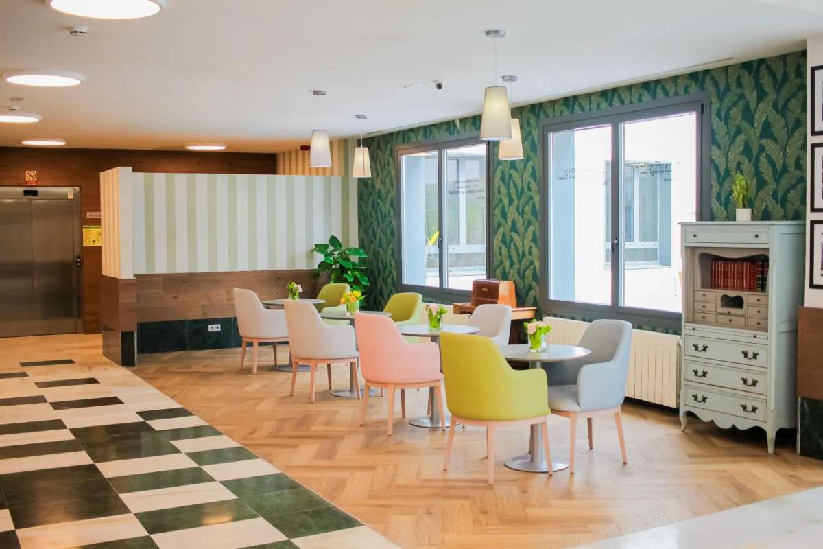 ¡Este verano, vive la tranquilidad en Vitalia Sabadell! ☀️ Tu centro ideal para mayores en Barcelona