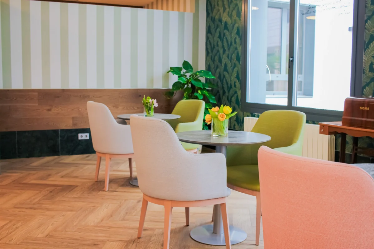 ¡Este verano, vive la tranquilidad en Vitalia Sabadell! ☀️ Tu centro ideal para mayores en Barcelona