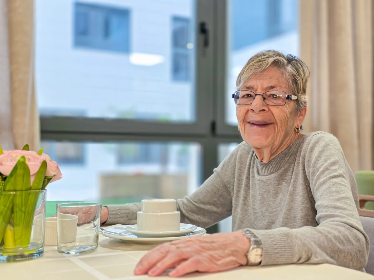 ¡Este verano, vive la tranquilidad en Vitalia Sabadell! ☀️ Tu centro ideal para mayores en Barcelona