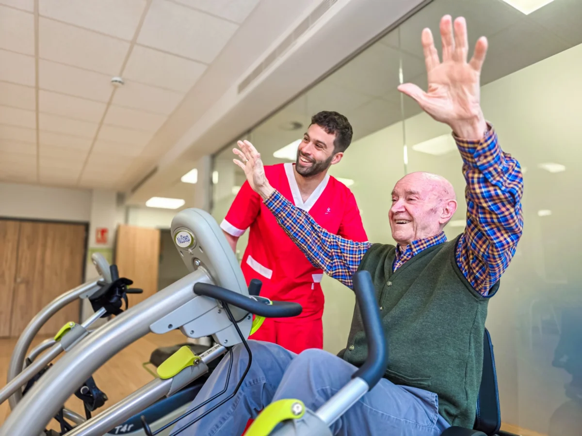 ¡Este verano, vive la tranquilidad en Vitalia Sabadell! ☀️ Tu centro ideal para mayores en Barcelona
