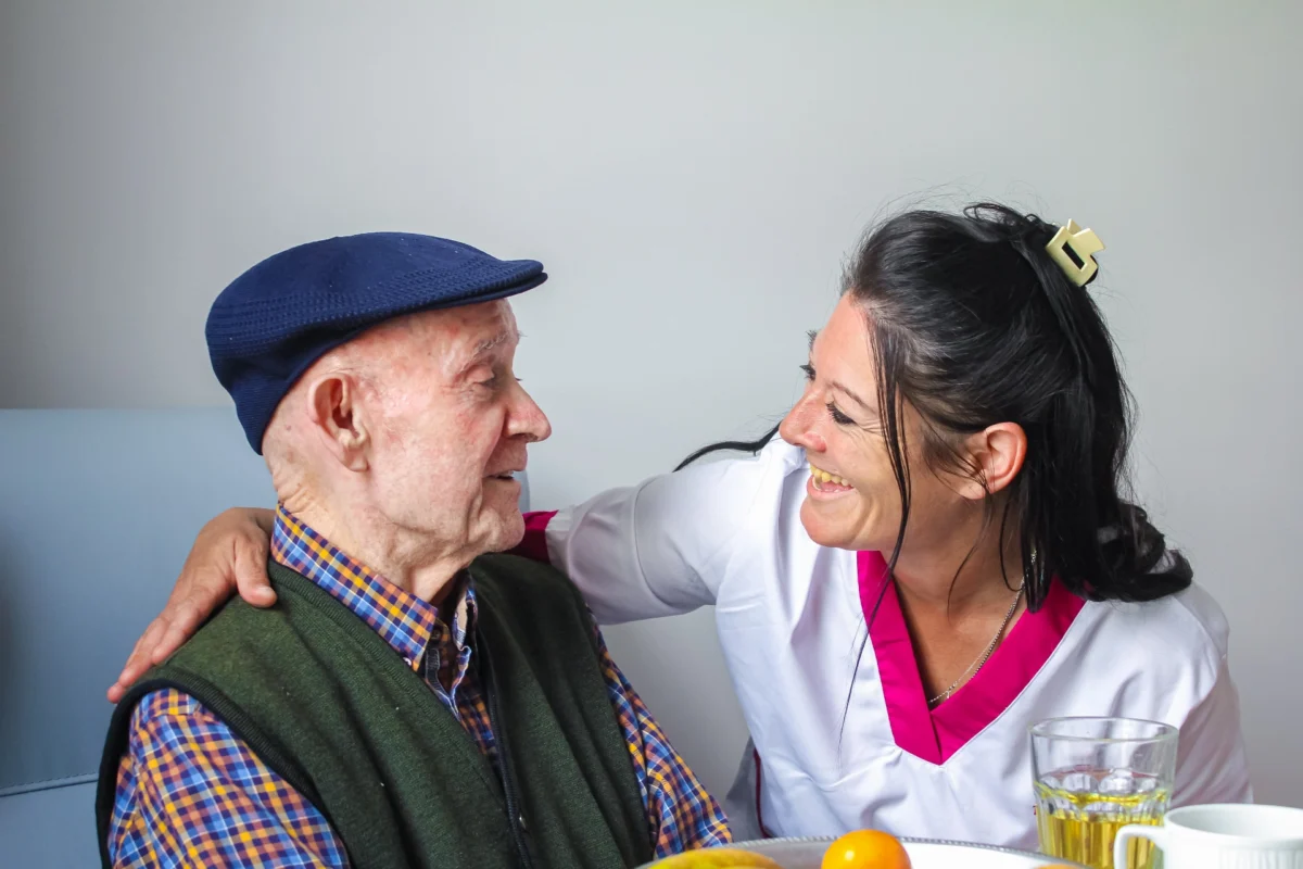 ¡Este verano, vive la tranquilidad en Vitalia Sabadell! ☀️ Tu centro ideal para mayores en Barcelona