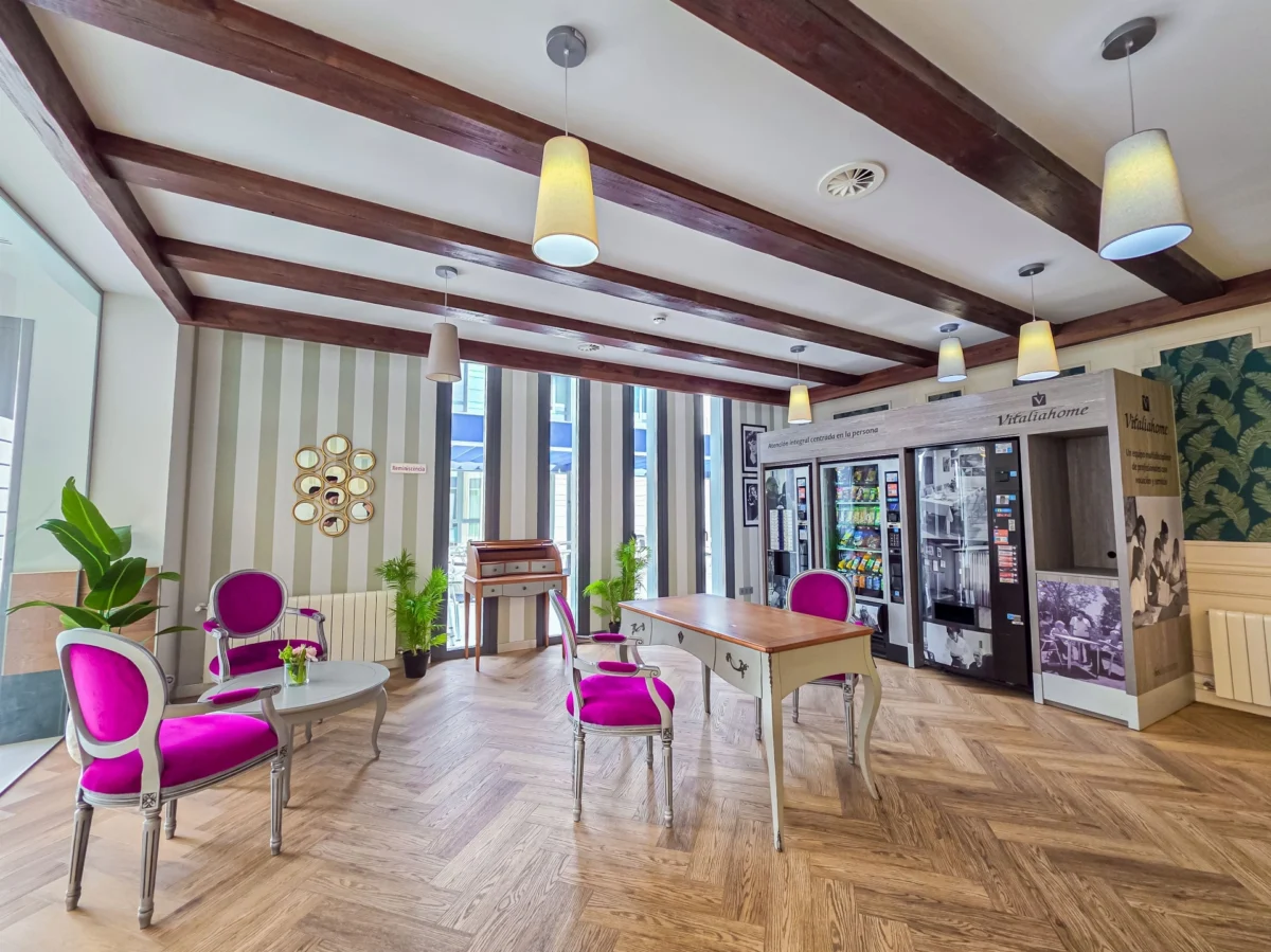 ¡Este verano, vive la tranquilidad en Vitalia Sabadell! ☀️ Tu centro ideal para mayores en Barcelona