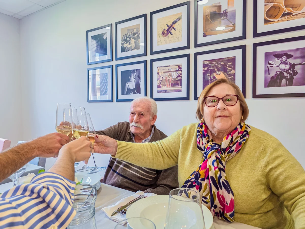 ¡Este verano, vive la tranquilidad en Vitalia Sabadell! ☀️ Tu centro ideal para mayores en Barcelona