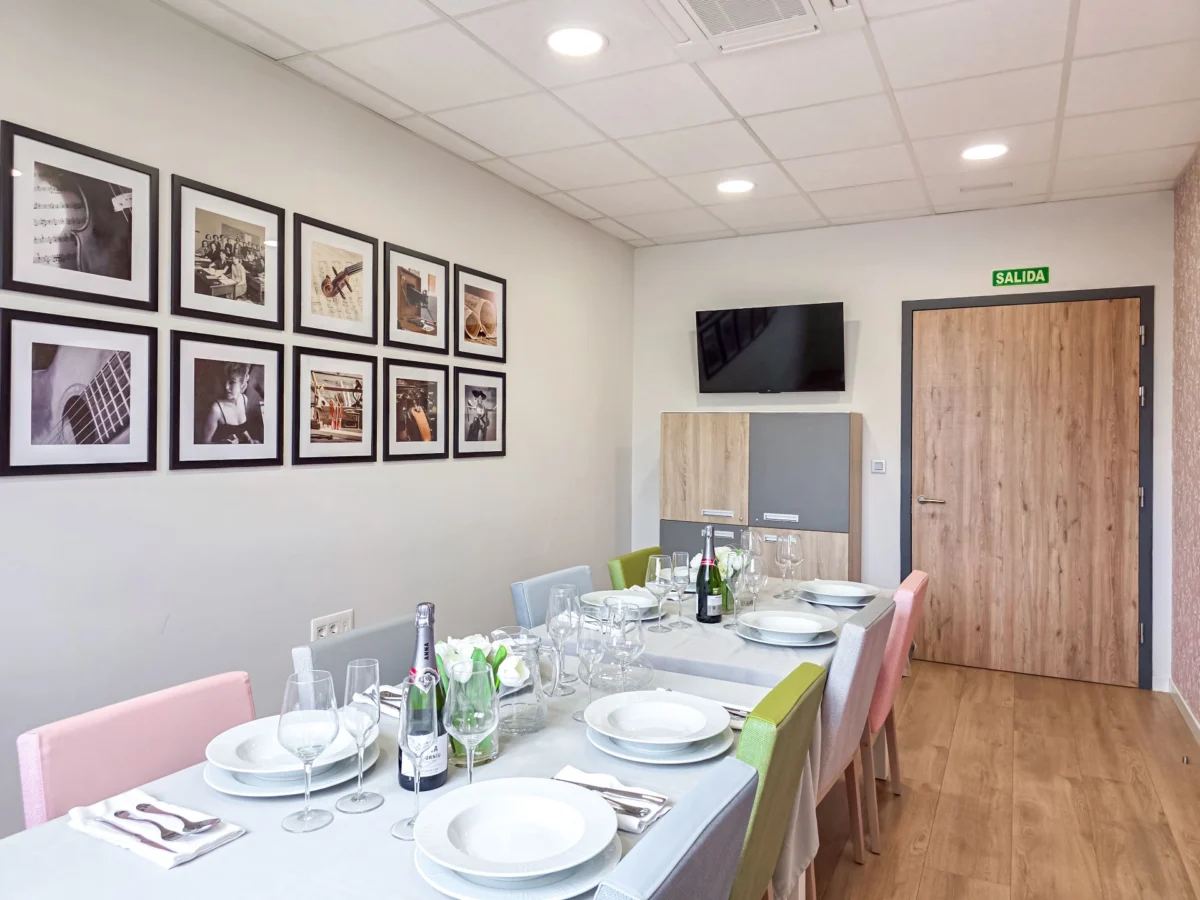 ¡Este verano, vive la tranquilidad en Vitalia Sabadell! ☀️ Tu centro ideal para mayores en Barcelona