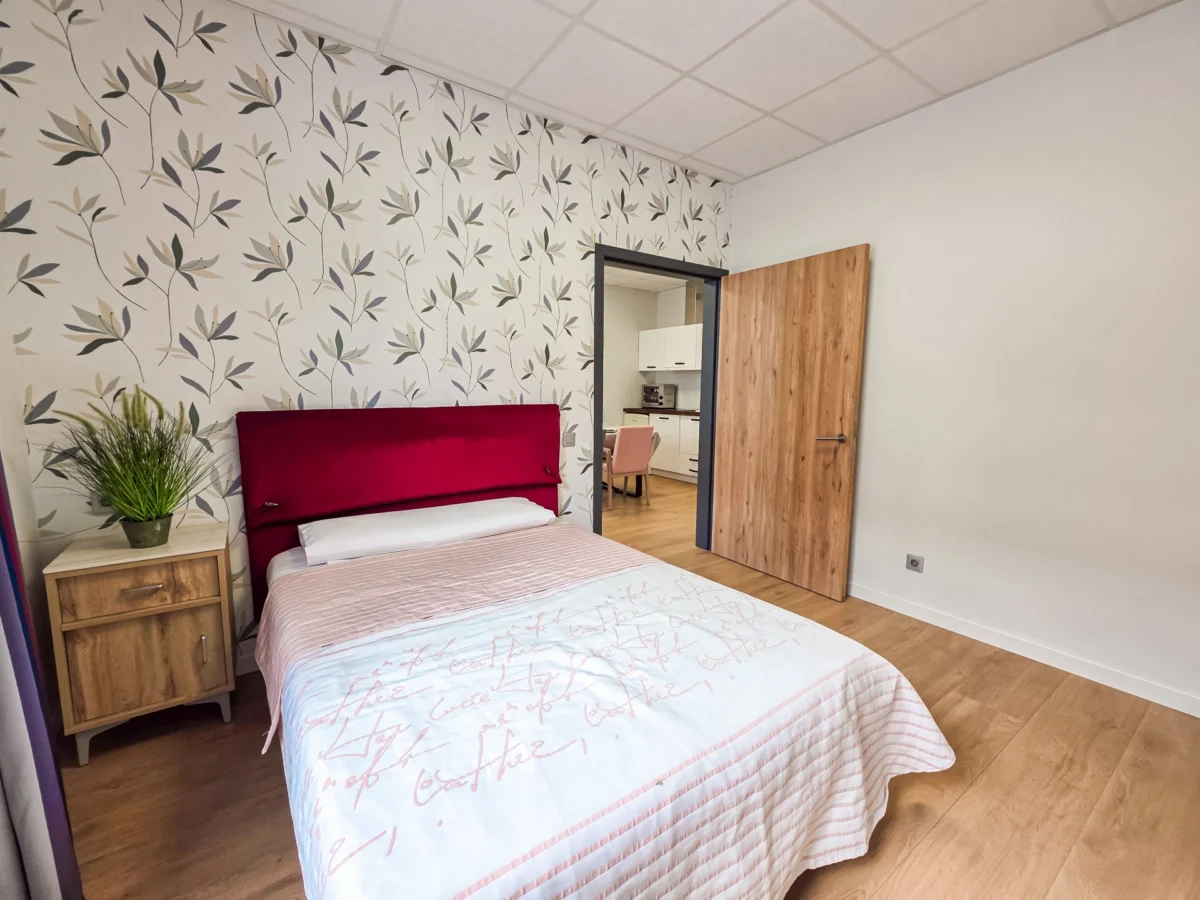 ¡Este verano, vive la tranquilidad en Vitalia Sabadell! ☀️ Tu centro ideal para mayores en Barcelona