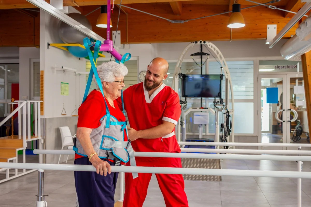 ¿Notas que tu familiar ha perdido autonomía en su día a día? ¡Recuperarla es posible!