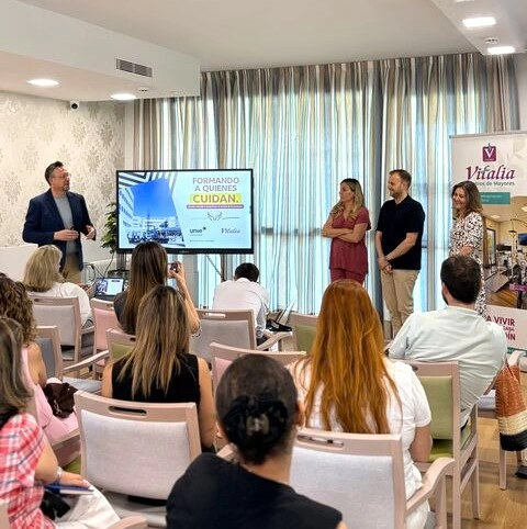 Éxito de la I Jornada de Cuidados de Grupo Vitalia y UNIE Universidad: Construyendo el futuro de la salud desde la experiencia real